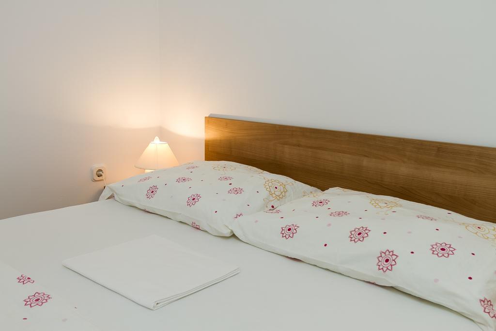 Apartments Vukelic Klenovica Room photo